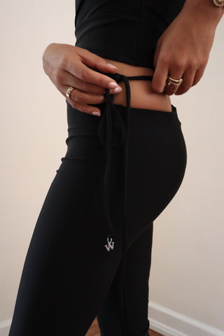 CURVED LOW WAISTED FLARE PANT black